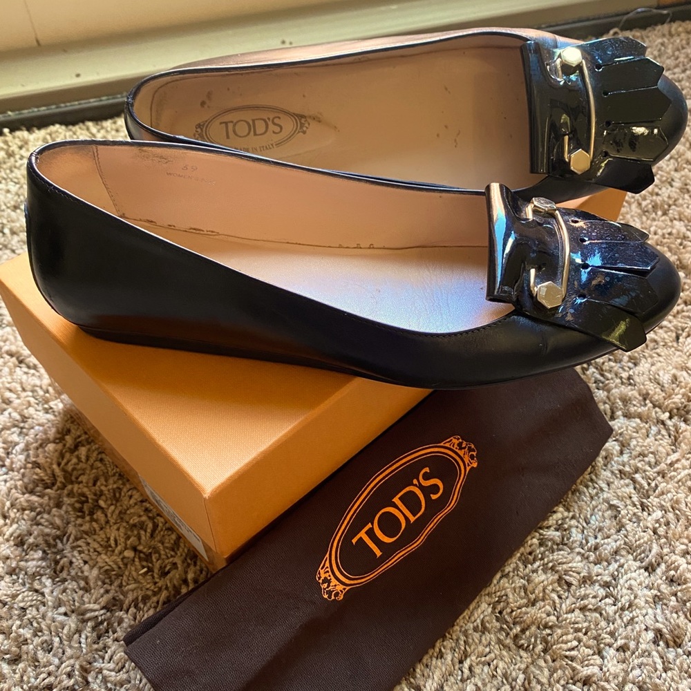 TOD’S Black Leather Pin and Fringe Flats - US 9 (EUR 39)